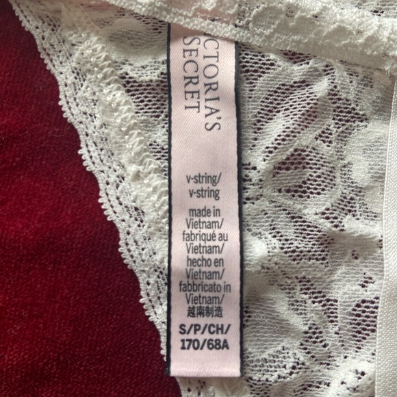 Laced G string Victoria’s Secret - Picture 4 of 4
